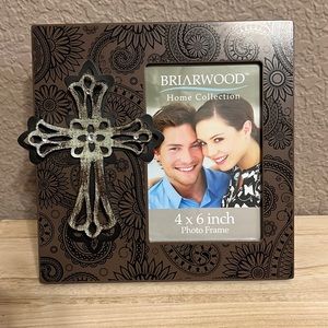 Briarwood Home Collection 4x6 inch Photo Frame with Metal Cross Decorative Piece